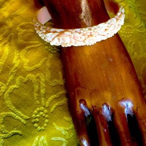Vintage 1940s Carved Celuloid Bangle